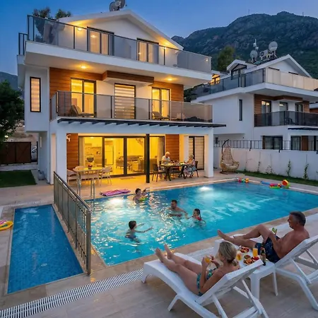 Ruken - 4 Bedroom Private In Ovacik פאטהיה